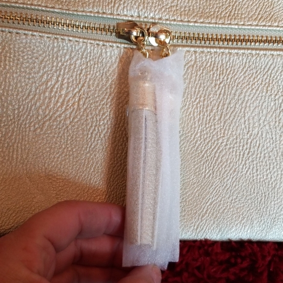 Malibu Skye vegan leather gold crossbody - Picture 4 of 7